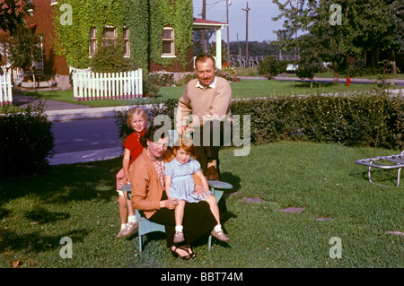 Junge Familie zu Beginn des neuen Lebens in Nordamerika 1956 Stockfoto