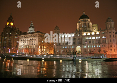 Die drei Grazien an Nacht, Pierhead, Liverpool, Merseyside, England, Vereinigtes Königreich Stockfoto