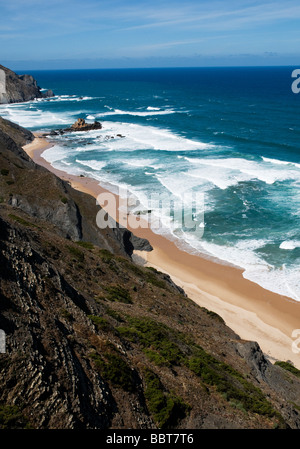Ein verlassener Strand im Westen der Algarve, Süd-Portugal Stockfoto
