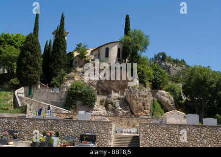 Die kleine Kirche des Vins Sur befindet sich Caramy in Var (Frankreich) Stockfoto