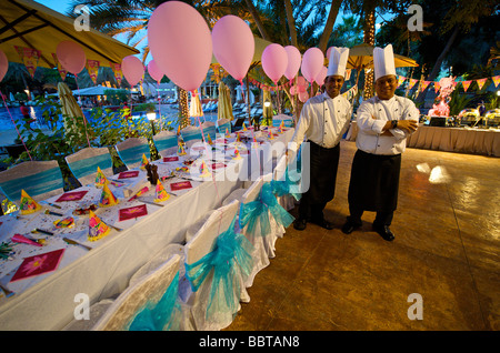 Dubai-Vorbereitungen für Kindergeburtstag im Habtoor Grand Stockfoto