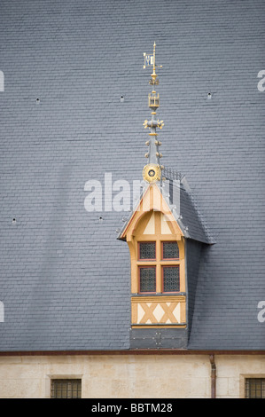 mittelalterliche Dachgaube Hotel Dieu Hospices de Beaune Burgund Frankreich Stockfoto