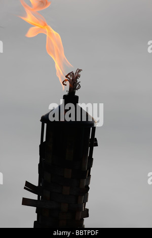 Tiki Lampe beleuchtet in Bonaire Niederländische Antillen Stockfoto