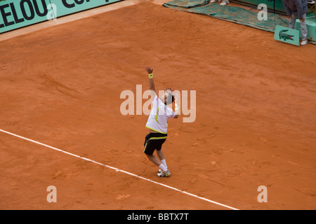 PARIS - 7.Juni: Robin Söderling aus Schweden in Aktion bei French Open, Roland Garros, Endspiel am 7. Juni 2009 in Paris, Frankreich. Stockfoto