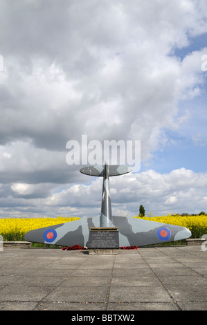 Weltkrieg zwei RAF Denkmal für Spitfire Flieger, Bradwell Bay, Dengie Halbinsel, Essex, England UK Stockfoto