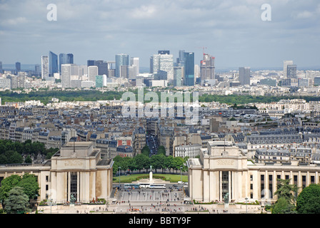 Blick vom Eiffelturm mit Palais de Chaillot, Trocadero Gärten La Defense Paris Stockfoto