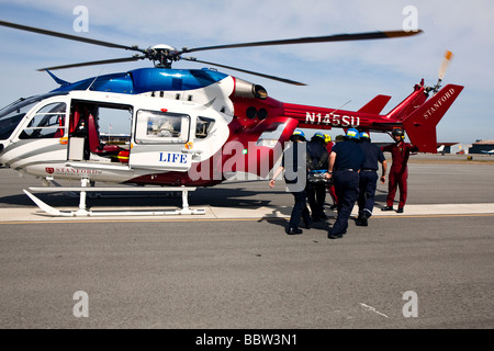 Luft Rettungshubschrauber @ emergency Responders Spezialoperationen training mit CAL FIRE, California Highway Patrol, AMR & EMT Stockfoto
