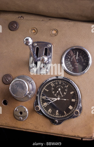 Dashboard wählt eines Sportwagens 1937 Bugatti Typ 57s Atalante Stockfoto