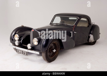 Seite Ansicht Studioportrait eines Sportwagens 1937 Bugatti Typ 57s Atalante Stockfoto