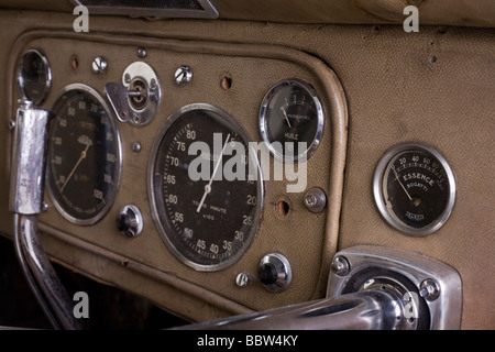 Dashboard-Instrumente eines Sportwagens 1937 Bugatti Typ 57s Atalante Stockfoto