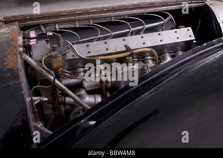Motor unter der Motorhaube eines Sportwagens 1937 Bugatti Typ 57s Atalante Stockfoto