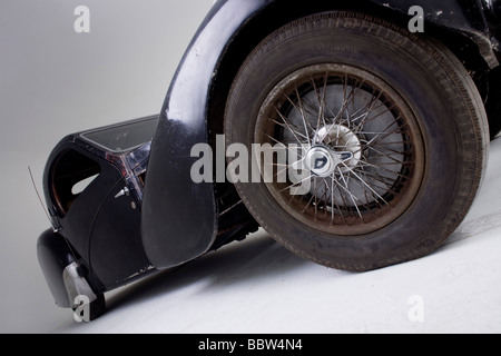 Niedrige Sicht Studioportrait eines Sportwagens 1937 Bugatti Typ 57s Atalante Stockfoto
