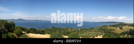 Panorama des Bracciano Sees Stockfoto