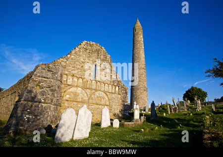 13. Jahrhundert romanische biblischen Schnitzereien auf dem Giebel der St. Declan Kathedrale, Ardmore, Co Waterford, Irland Stockfoto