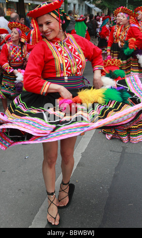 Deutschland-Berlin-Karneval der Kulturen bolivianischen Frau in traditioneller Kleidung Stockfoto