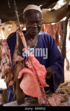 Ziege-Metzger-Händler im Souk von 4 qkm Abu Shouk Flüchtlingslager Al Fasher, North Darfur, Sudan Stockfoto