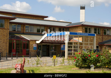 Osteingang des East Surrey NHS Krankenhaus Redhill England Stockfoto