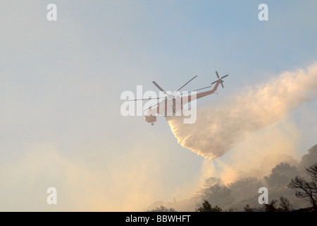 Feuerwehr Helikopter Erickson Luft-Kran Stockfoto