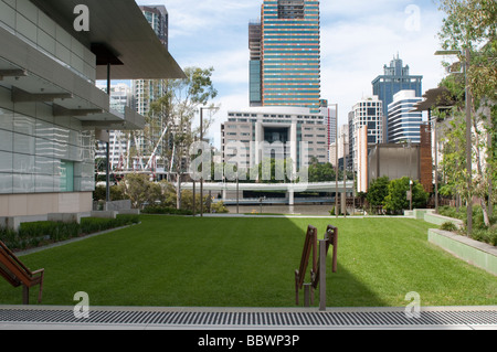 Grünfläche an der South Bank Cultural Centre Brisbane Australia Stockfoto