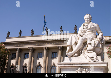 Statue von Alexander von Humboldt vor der Humboldt-Universität zu Berlin Stockfoto