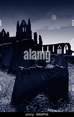 Whitby Abtei von Str. Marys Friedhof gesehen in North Yorkshire, England, UK. Stockfoto