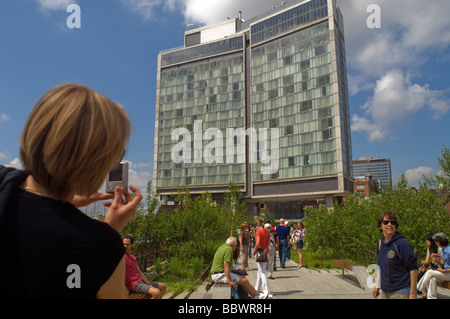 Besucher strömen in die neuen High Line Park im New Yorker Stadtteil Chelsea Stockfoto
