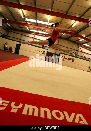 Doppelte europäischen Gymnastik Weltmeister Beth Tweddle an einem Training Veranstaltungsort in der Nähe von Liverpool, UK. Stockfoto