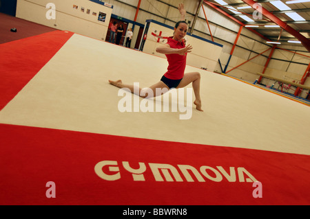 Doppelte europäischen Gymnastik Weltmeister Beth Tweddle an einem Training Veranstaltungsort in der Nähe von Liverpool, UK. Stockfoto