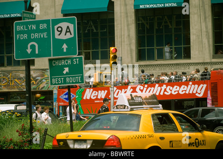 Sightseeing-Bus und andere Aktivitäten in der Innenstadt von New York auf Freitag, 12. Juni 2009 Richard B Levine Stockfoto