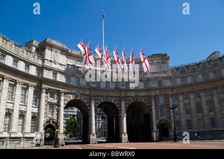 Admiralty Arch London mit Fahnen, für Trooping die Farbe UK Stockfoto