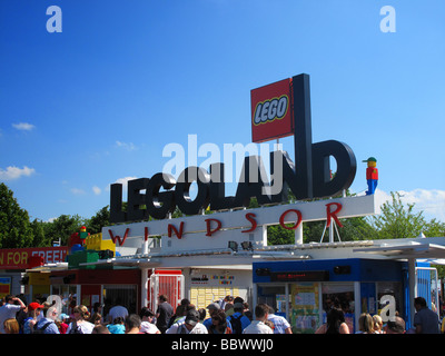 Eingang zum Freizeitpark Legoland Windsor im Vereinigten Königreich Stockfoto