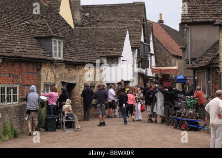 Dreharbeiten zur BBC-Serie Cranford in Lacock, Wiltshire, England, Großbritannien Stockfoto