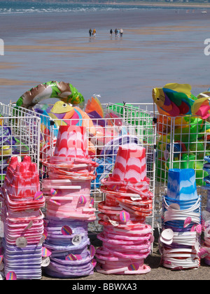 Strand waren zum Verkauf an Westward Ho, Devon Stockfoto