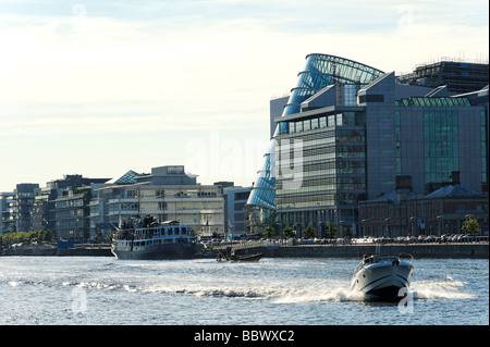 Die Convention Centre Dublin CCD durch den Fluss Liffey. Dublin. Republik Irland Stockfoto