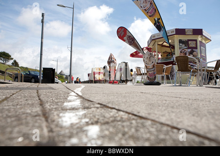 weiße Linien Plymouth. Graffiti-Universität von Plymouth. malte im Barbican, Hacke, Stadtzentrum von Plymouth. Schüler-Kunst. Stockfoto
