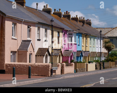 Reihe von bunten Reihenhäuser Stockfoto