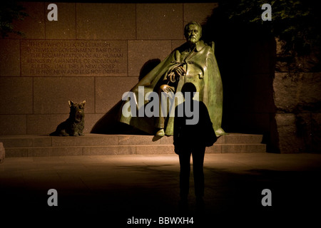 Franklin Roosevelt und seine berühmten Scotch Terrier Fala stehen im Mittelpunkt des Frandlin D Roosevelt Memorial in Washington, D.C. Stockfoto