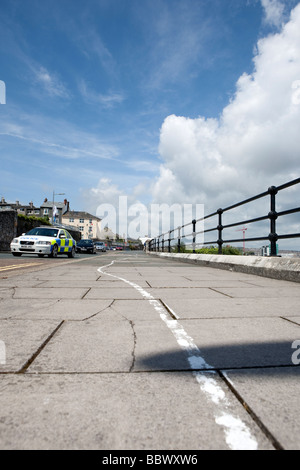 weiße Linien Plymouth. Graffiti-Universität von Plymouth. malte im Barbican, Hacke, Stadtzentrum von Plymouth. Schüler-Kunst. Stockfoto