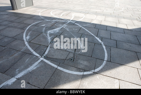 weiße Linien Plymouth. Graffiti, University of Plymouth. malte im Barbican, Hacke, Stadtzentrum von Plymouth. Schüler-Kunst. Stockfoto