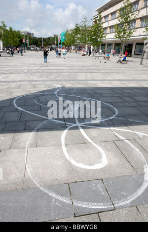 weiße Linien Plymouth. Graffiti, University of Plymouth. malte im Barbican, Hacke, Stadtzentrum von Plymouth. Schüler-Kunst. Stockfoto