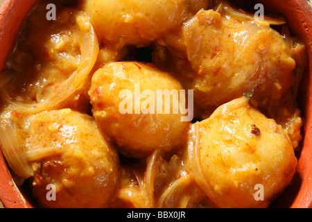 Tamarind Kartoffeln ist eine gefüllte Kartoffeln in Tamarindensauce Stockfoto