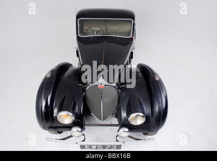 Ansicht von oben-Studio-Porträt eines Sportwagens 1937 Bugatti Typ 57s Atalante Stockfoto