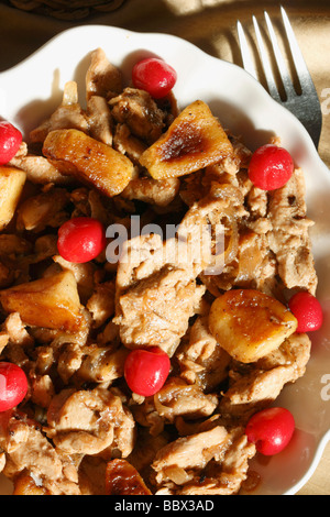 Solange-e Seib ist ein Fleisch-Eintopf mit Äpfeln und getrockneten Früchten Stockfoto