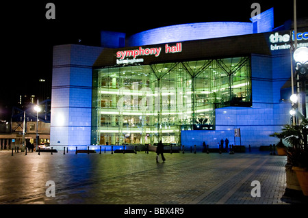 Symphony Hall Birmingham am centenary Square bei Nacht Stockfoto