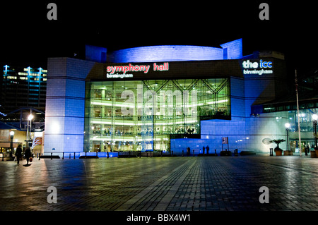 Symphony Hall Birmingham am centenary Square bei Nacht Stockfoto