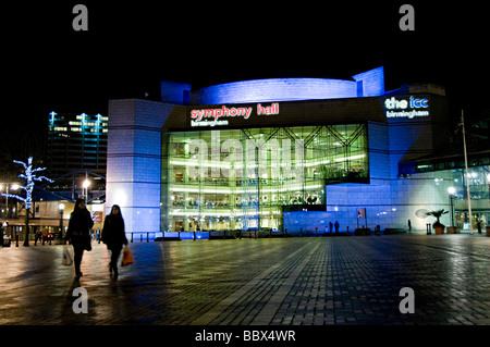 Symphony Hall Birmingham am centenary Square bei Nacht Stockfoto