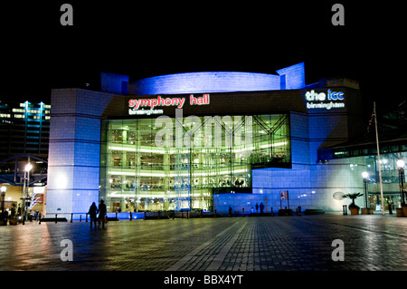 Symphony Hall Birmingham am centenary Square bei Nacht Stockfoto