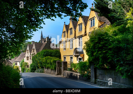 Malerischen Dorf von Castle Combe in den Cotswolds, England an einem feinen Sommertag genommen Stockfoto