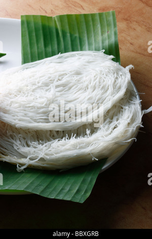 Idiyappam ist eine kulinarische Spezialität in Kerala und Tamil Nadu und bestehend aus Reismehl Stockfoto