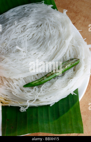 Idiyappam ist eine kulinarische Spezialität in Kerala und Tamil Nadu und bestehend aus Reismehl Stockfoto